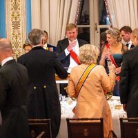 Guillermo Alejandro y Máxima de Holanda brindando en la cena de gala por la Visita de Estado de los Reyes de Holanda a Noruega
