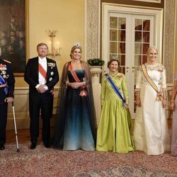 Guillermo Alejandro y Máxima de Holanda con la Familia Real Noruega en la cena de gala por la Visita de Estado de los Reyes de Holanda a Noruega