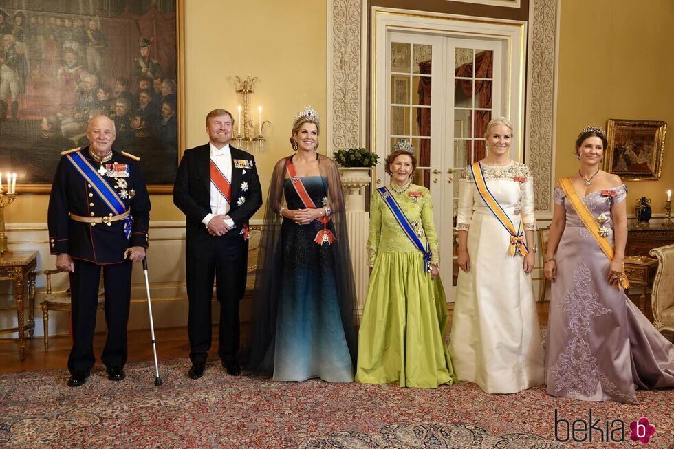 Guillermo Alejandro y Máxima de Holanda con la Familia Real Noruega en la cena de gala por la Visita de Estado de los Reyes de Holanda a Noruega