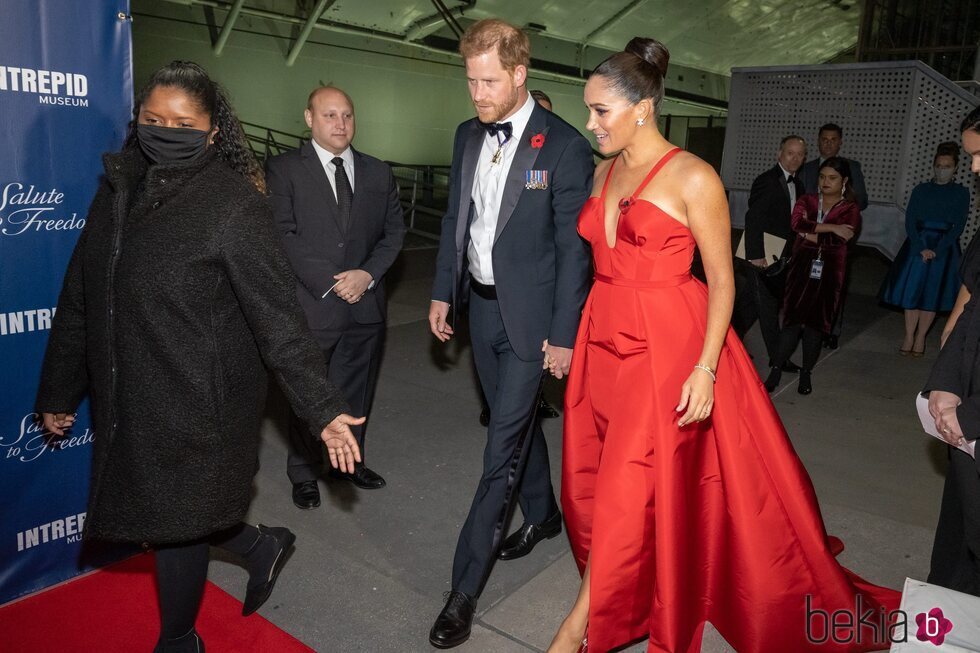 El Príncipe Harry y Meghan Markle a su llegada a la gala Salute to Freedom