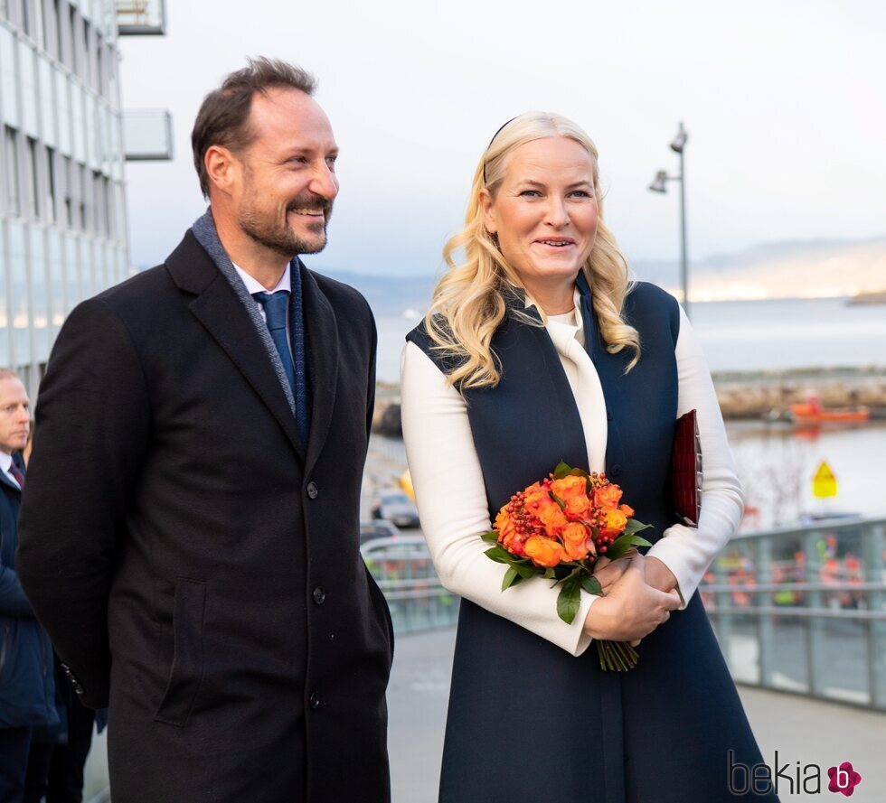 Haakon y Mette-Marit de Noruega, muy sonrientes en Trondheim durante la Visita de Estado de los Reyes de Holanda a Noruega