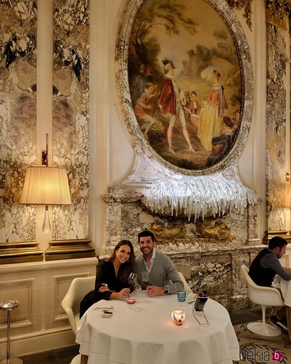 Paula Echevarría y Miguel Torres cenando en París