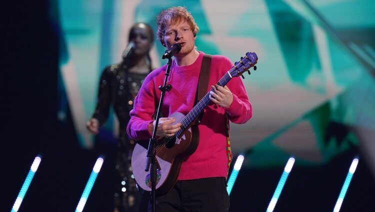 E Sheeran actuando en los MTV EMAs 2021