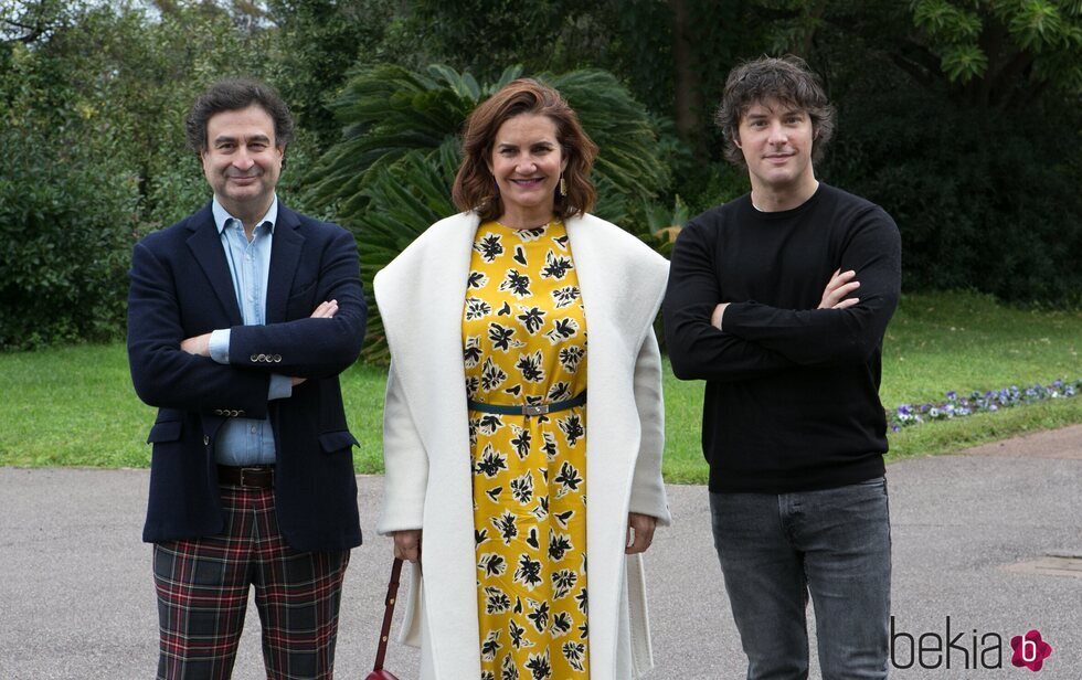 Pepe Rodríguez, Samantha Vallejo-Nágera y Jordi Cruz tras recibir el Premio Ondas 2020