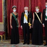 Los Reyes Felipe y Letizia con el Presidente de Italia, Sergio Mattarella, y su hija Laura en una cena de gala por su Visita de España a España