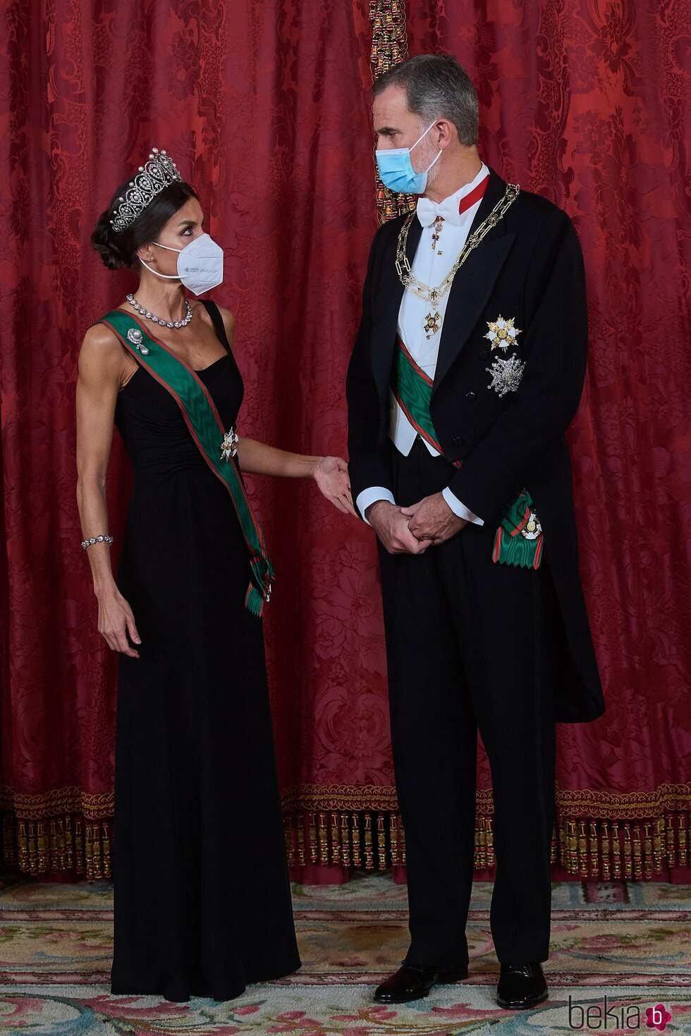 Los Reyes Felipe y Letizia, muy cómplices en la cena de gala al Presidente de Italia y su hija por su Visita de Estado a España
