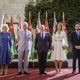 El Príncipe Carlos y Camilla Parker con Abdalá, Rania y Hussein de Jordania en la bienvenida a Carlos y Camilla por su viaje oficial a Jordania