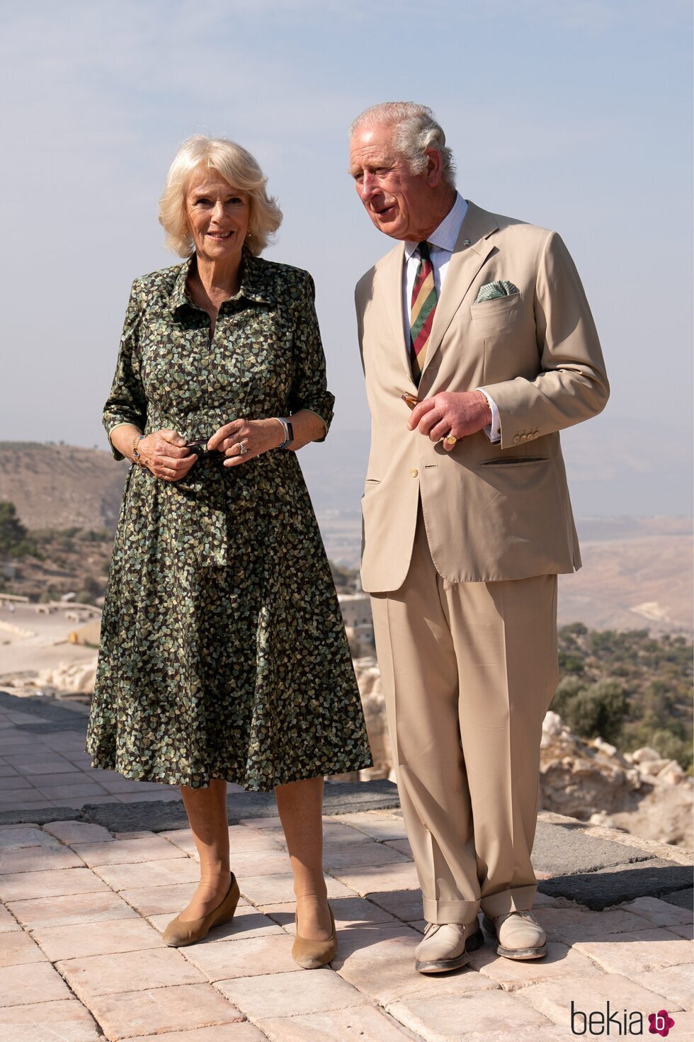 El Príncipe Carlos y Camilla Parker en Umm Qais durante su visita oficial a Jordania