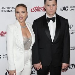 Scarlett Johansson con su marido Colin Jost en los Premios de la Cinemateca Americana en Los Ángeles