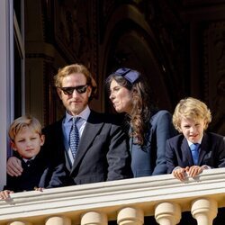 Andrea Casiraghi y Tatiana Santo Domingo con su hijo Sacha Casiraghi en el Día Nacional de Mónaco 2021