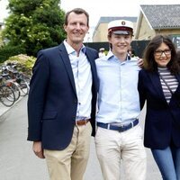 Joaquín de Dinamarca y Alexandra Manley con sus hijos Nicolás y Félix en la graduación de Félix de Dinamarca