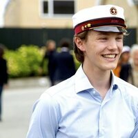 Félix de Dinamarca, muy sonriente en su graduación