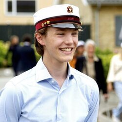Félix de Dinamarca, muy sonriente en su graduación