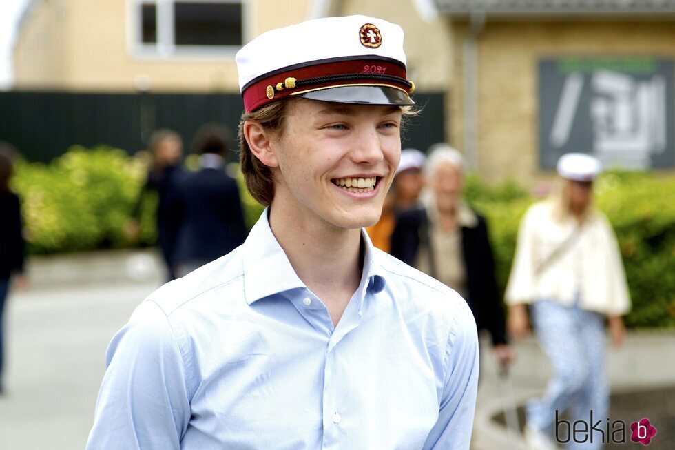 Félix de Dinamarca, muy sonriente en su graduación