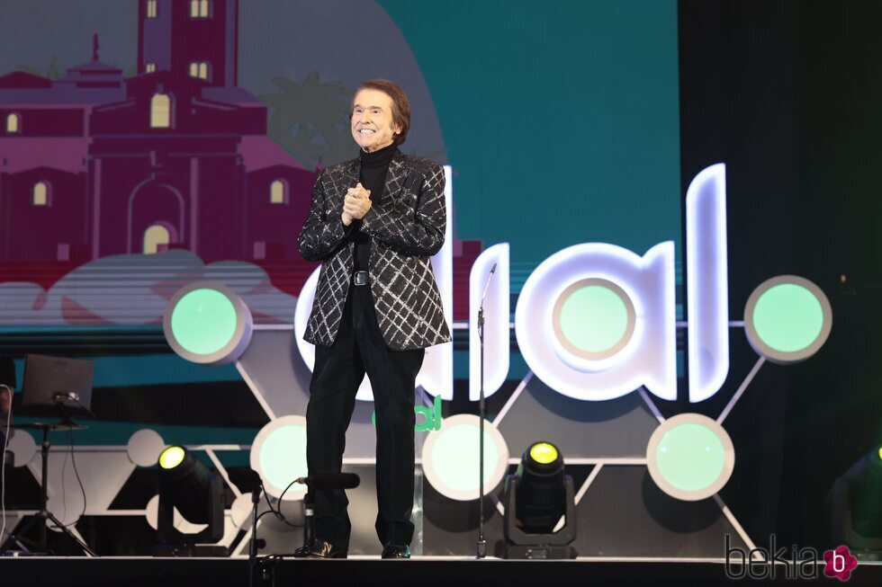 Raphael en el escenario de los Premios Cadena Dial 2021