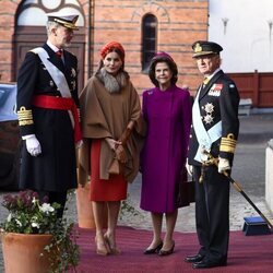 Los Reyes Felipe y Letizia con los Reyes de Suecia al comienzo de su Visita de Estado a Suecia