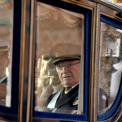 El Rey Felipe y Carlos Gustavo de Suecia en carruaje en la bienvenida a los Reyes de España por su Visita de Estado a Suecia