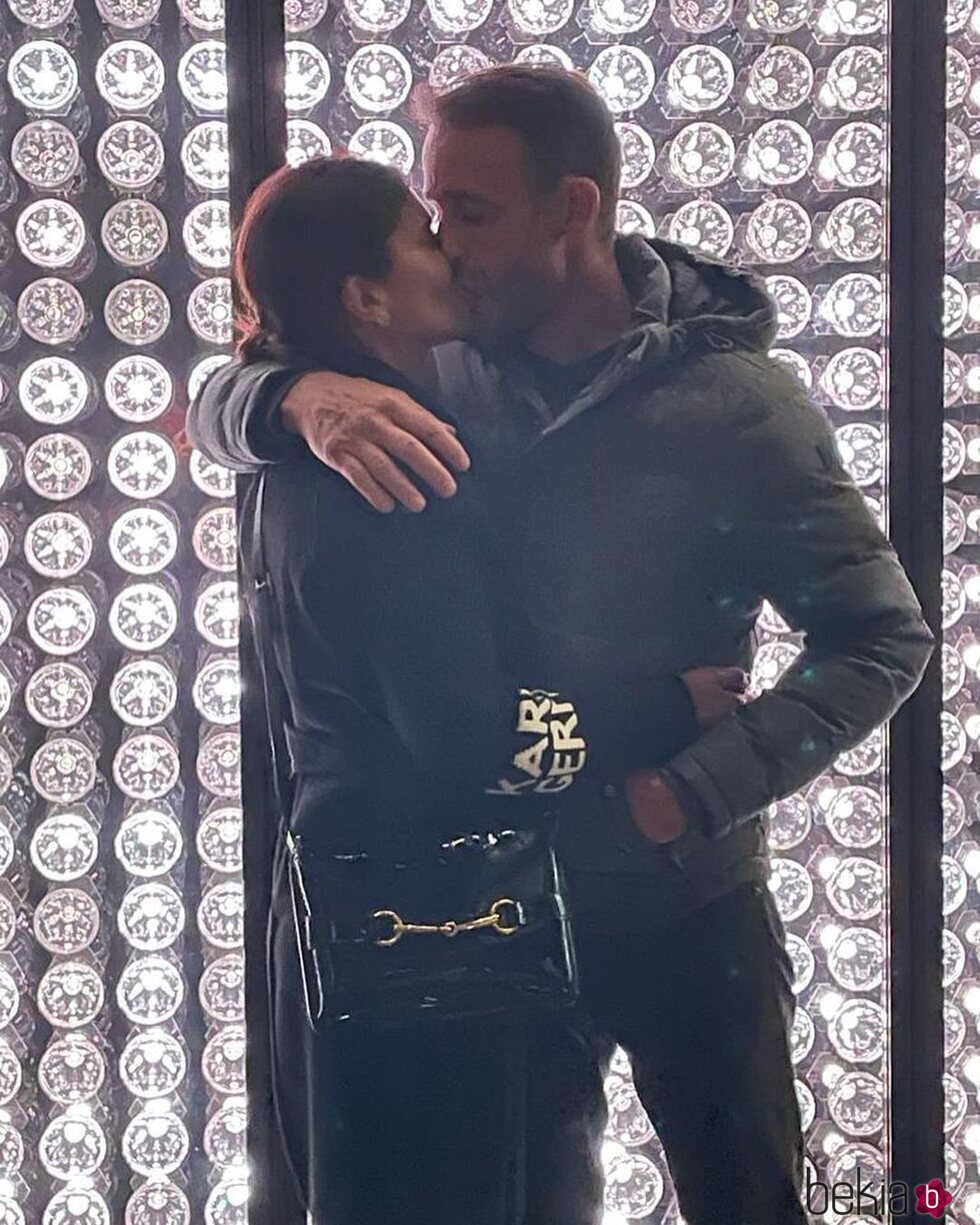 María José Suárez y Álvaro Muñoz Escassi besándose en Nueva York