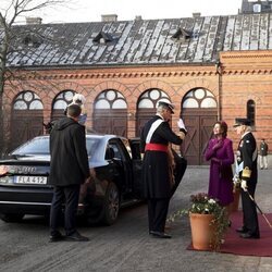 El Rey Felipe saluda a los Reyes Carlos Gustavo y Silvia de Suecia en su Visita de Estado de Suecia