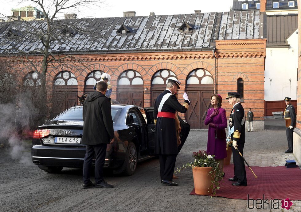El Rey Felipe saluda a los Reyes Carlos Gustavo y Silvia de Suecia en su Visita de Estado de Suecia