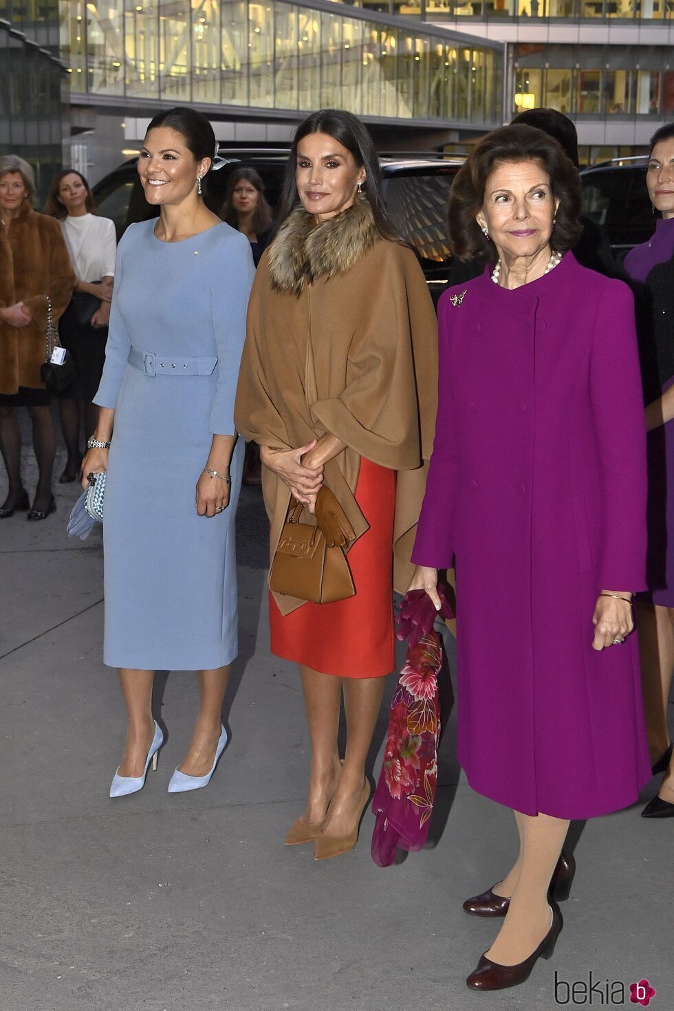 Victoria de Suecia, la Reina Letizia y Silvia de Suecia en el Instituto Karolinska