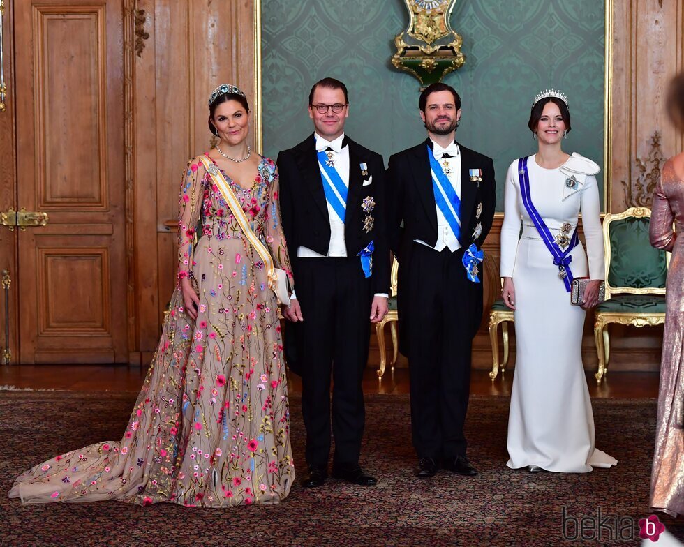 Victoria y Daniel de Suecia con Carlos Felipe y Sofia de Suecia en la cena de gala a los Reyes de España