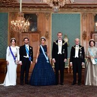 Los Reyes Felipe y Letizia y la Familia Real Sueca en la cena de gala por la Visita de Estado de los Reyes de España a Suecia