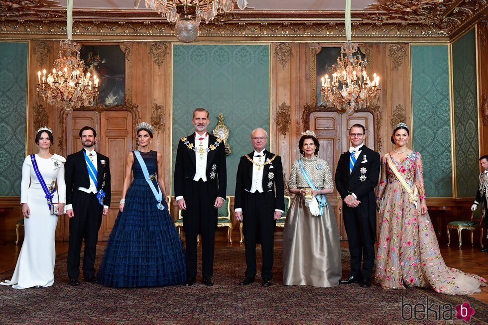 Los Reyes Felipe y Letizia y la Familia Real Sueca en la cena de gala por la Visita de Estado de los Reyes de España a Suecia