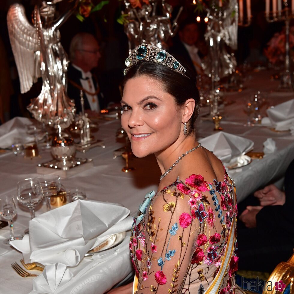 Victoria de Suecia con la tiara Kokoshnik de aguamarinas en la cena de gala por la Visita de Estado de los Reyes de España a Suecia