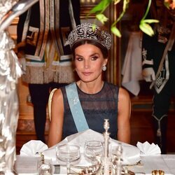 La Reina Letizia con la tiara Flor de Lis en la cena de gala por la Visita de Estado de los Reyes de España a Suecia