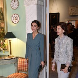 La Reina Letiza y Silvia de Suecia en la Residencia de la Embajada de España por la Visita de Estado de los Reyes de España a Suecia