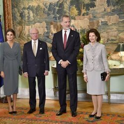Los Reyes Felipe y Letizia y los Reyes Carlos Gustavo y Silvia de Suecia en la Residencia de la Embajada de España
