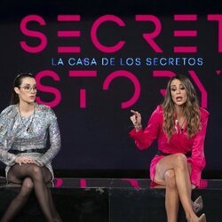 Adara Molinero y Cristina Porta en la sala de expulsión en la gala 11 de 'Secret Story'