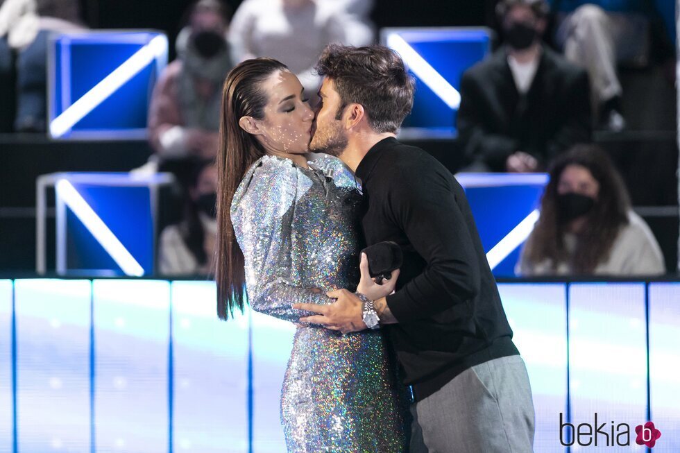 Adara Molinero y Rodrigo Fuertes se besan con cariño en la gala 11 de 'Secret Story'