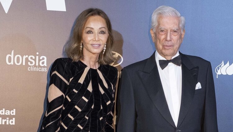 Isabel Preysler y Mario Vargas Llosa en los Premios Mujer Hoy 2021