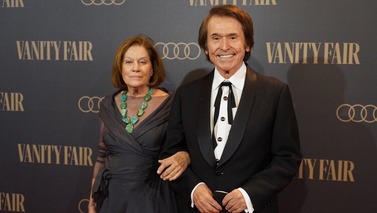 Raphael y su mujer en el Premio Personaje del Año Vanity Fair 2021