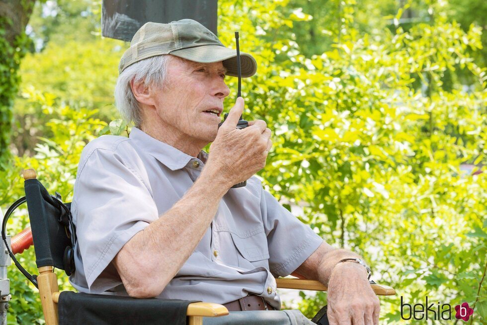 Clint Eastwood dirigiendo una de sus películas en 2019