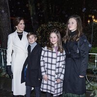 Mary de Dinamarca con sus hijos Vicente, Josefina e Isabel de Dinamarca en el estreno del ballet 'La Reina de las Nieves'