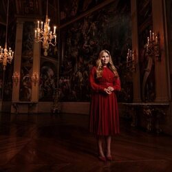 Amalia de Holanda en el Palacio Huis ten Bosch en un posado por su 18 cumpleaños