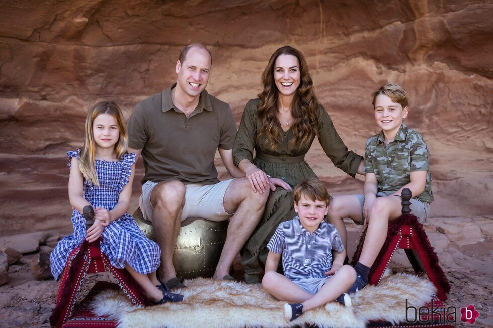 El Príncipe Guillermo y Kate Middleton con sus hijos en Jordania