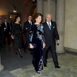 Carlos Gustavo y Silvia de Suecia y Victoria y Daniel de Suecia en los Nobel 2021