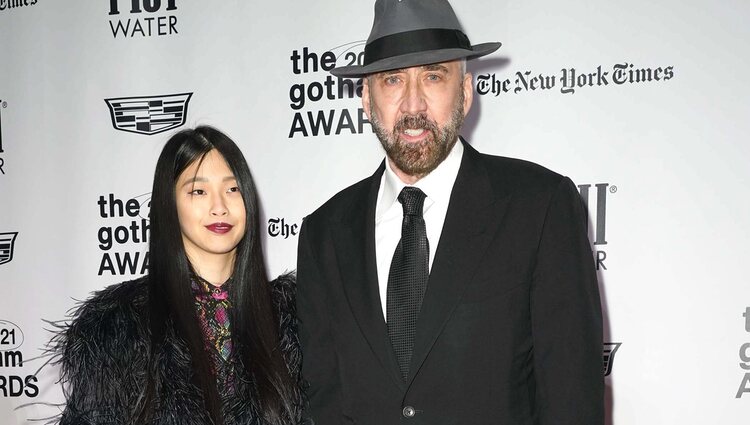 Nicolas Cage y Riko Shibata en los Gothan Awards 2021