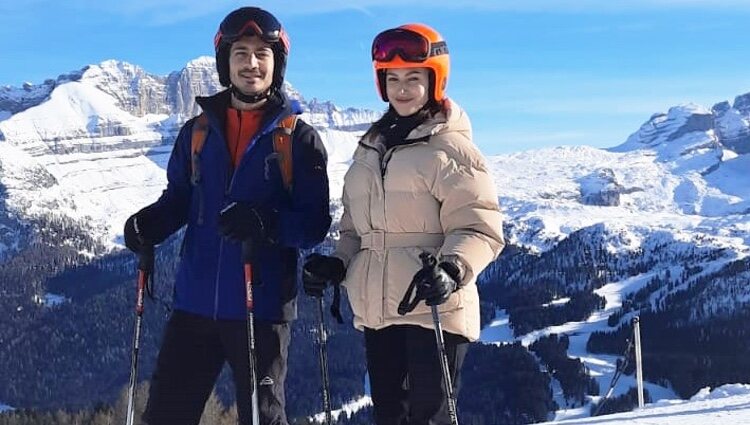 Úrsula Corberó y Chino Darín esquiando en Madonna di Campiglio, Italia