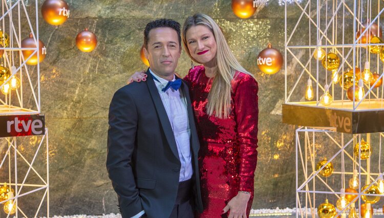 Anne Igartiburu y Jacob Petrus, presentadores de las Campanadas 2021 en RTVE