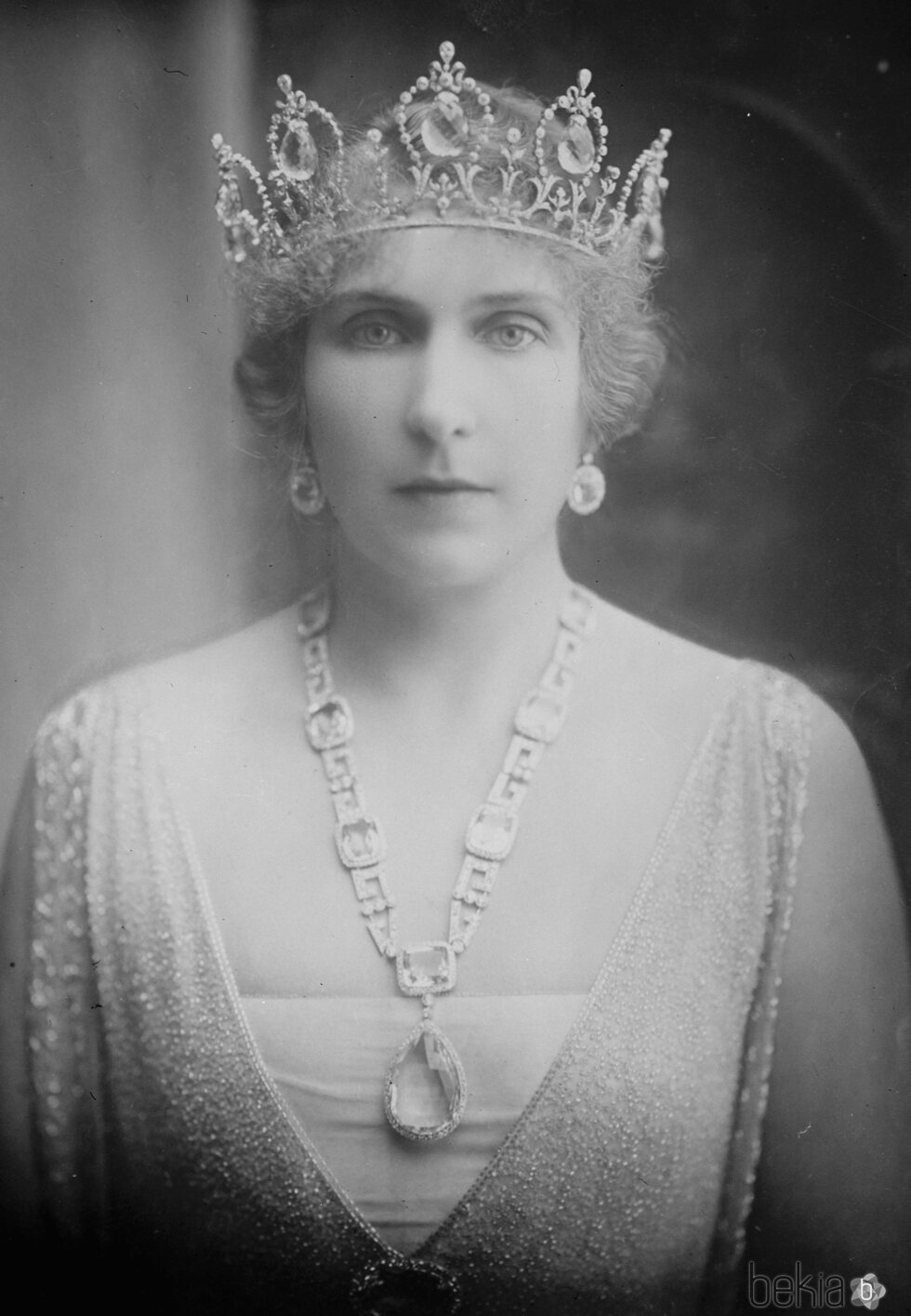 La Reina Victoria Eugenia con la tiara y el aderezo de aguamarinas