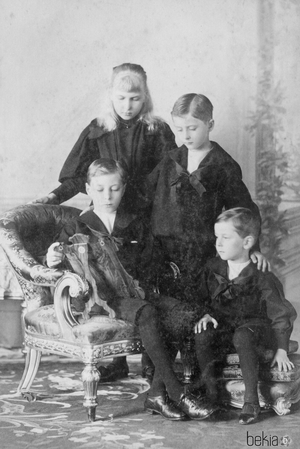 La Reina Victoria Eugenia con sus hermanos cuando eran pequeños