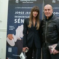 Kiko Matamoros y Marta López en el estreno de la obra de teatro de Jorge Javier Vázquez 'Desmontando a Séneca'