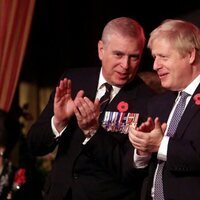 El Príncipe Andrés y Boris Johnson en un momento de complicidad