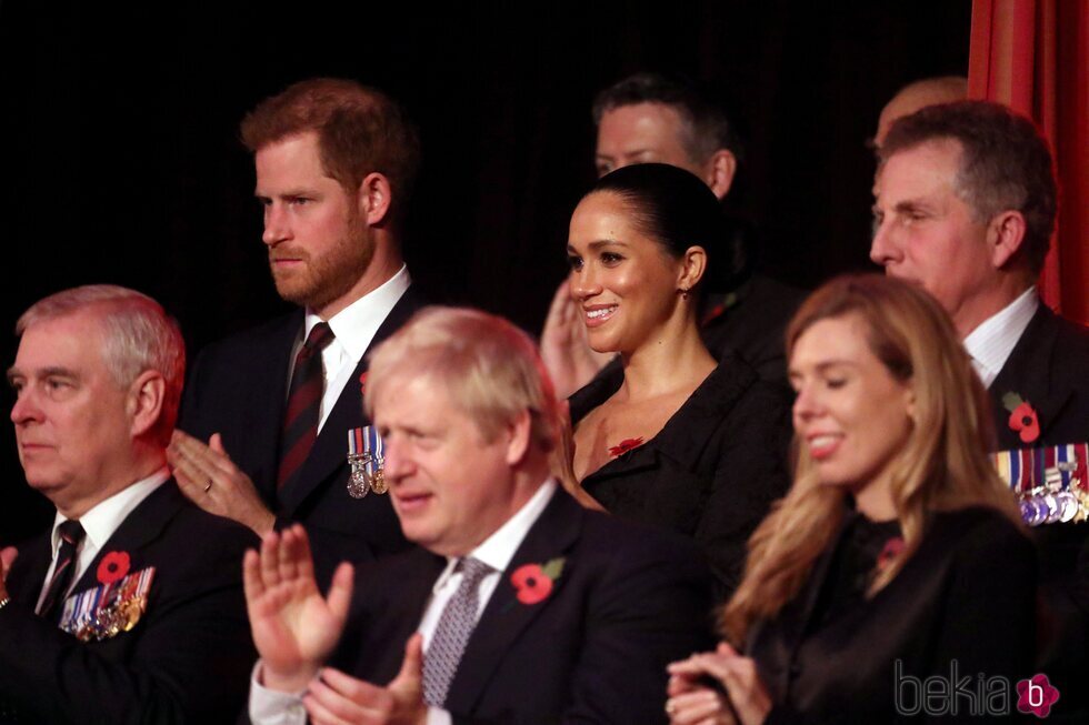 El Príncipe Harry y Meghan Markle, el Príncipe Andrés, Boris Johnson y Carrie Symonds