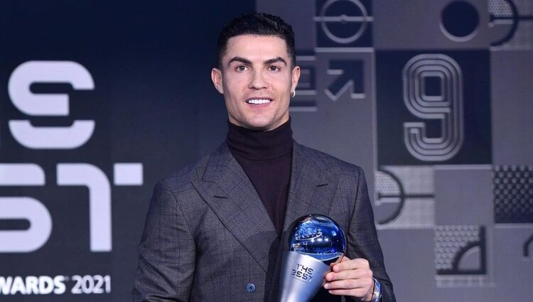 Cristiano Ronaldo recibe el premio The Best 2021